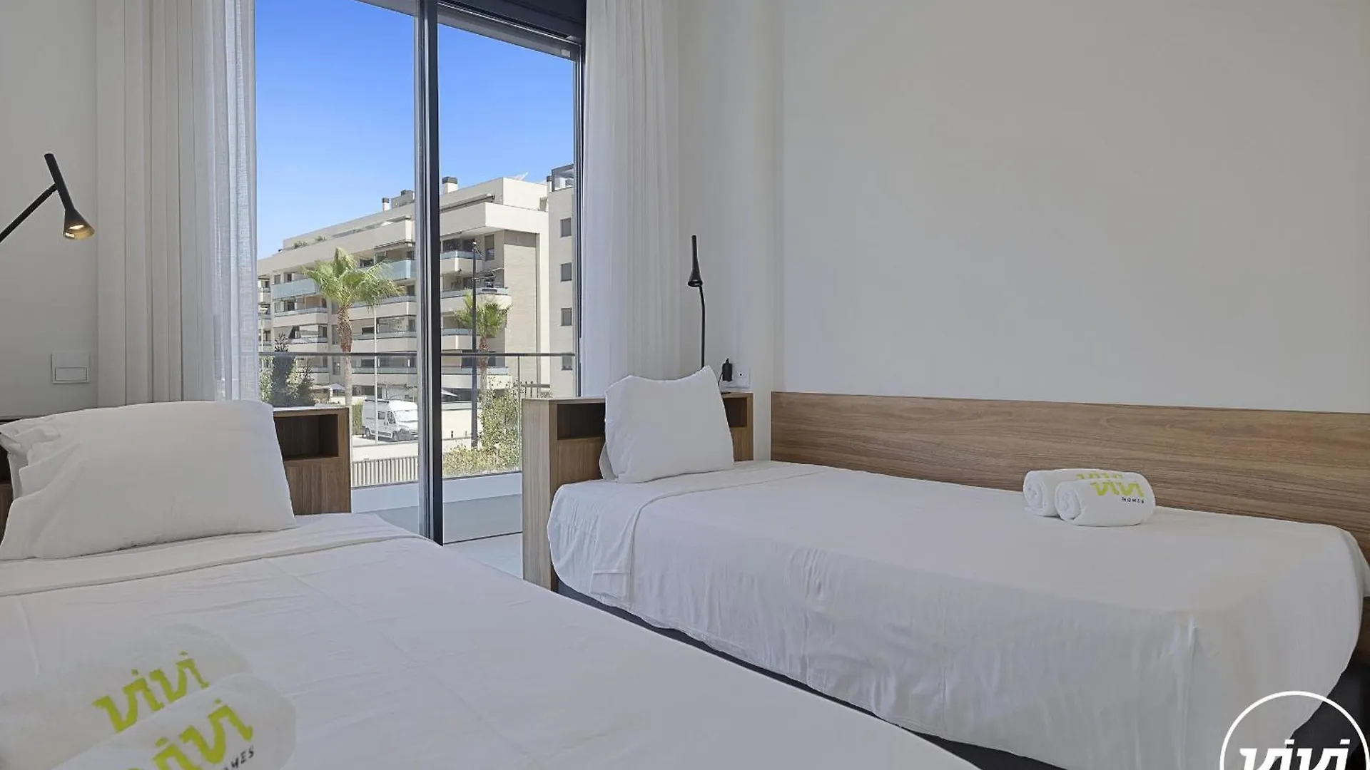 Vivi Homes - Aura Pool, Sauna, Spa, Gym & Sea View トレモリノス 0*,  スペイン
